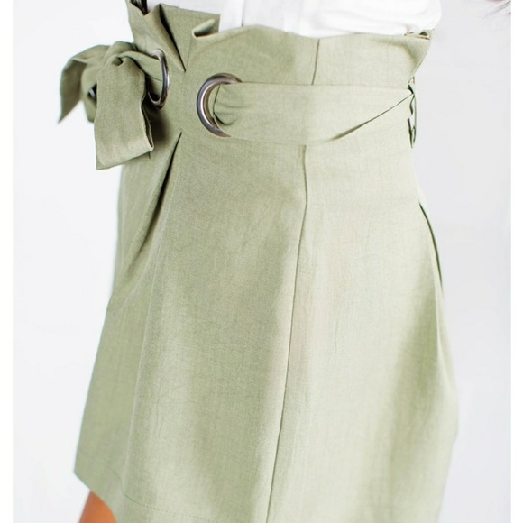 Tie waist shorts - Picture 2 of 4